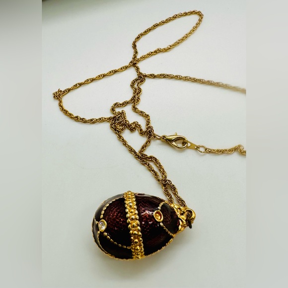 Vintage Faberge-style egg pendant - storyline by JJI - Picture 6 of 11